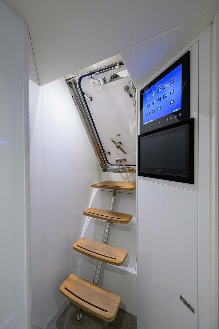 2027 Princess X80 — photo 54