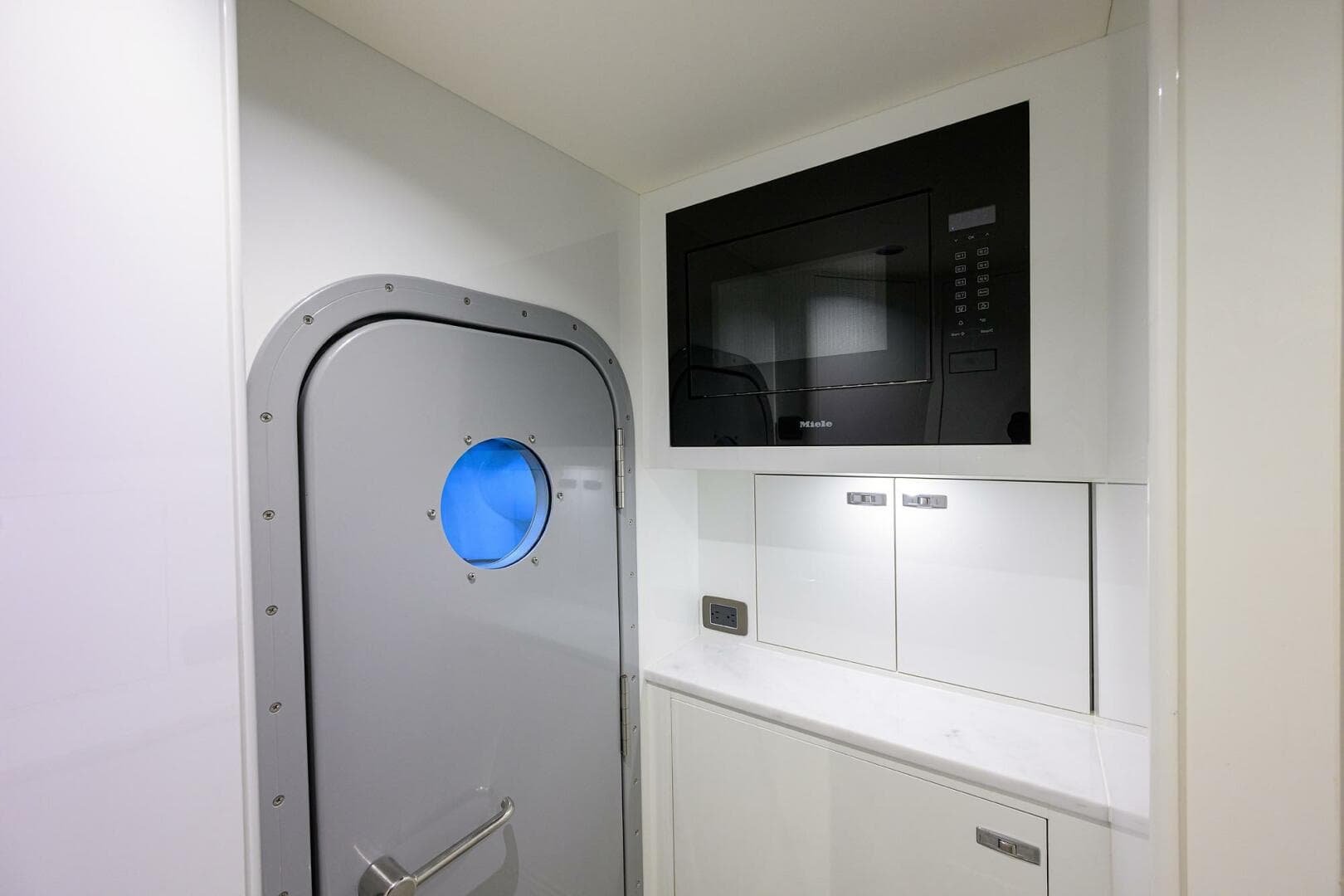 2027 Princess X80 — photo 52