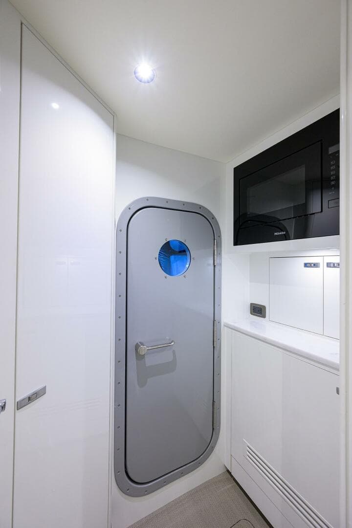 2027 Princess X80 — photo 51