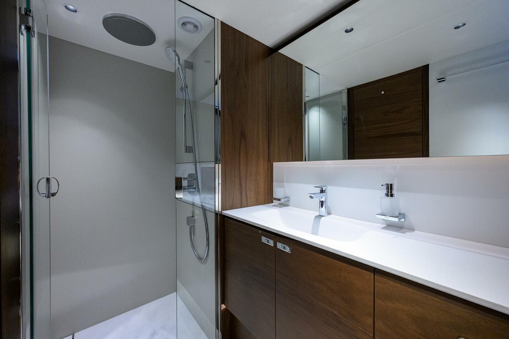 2027 Princess X80 — photo 19