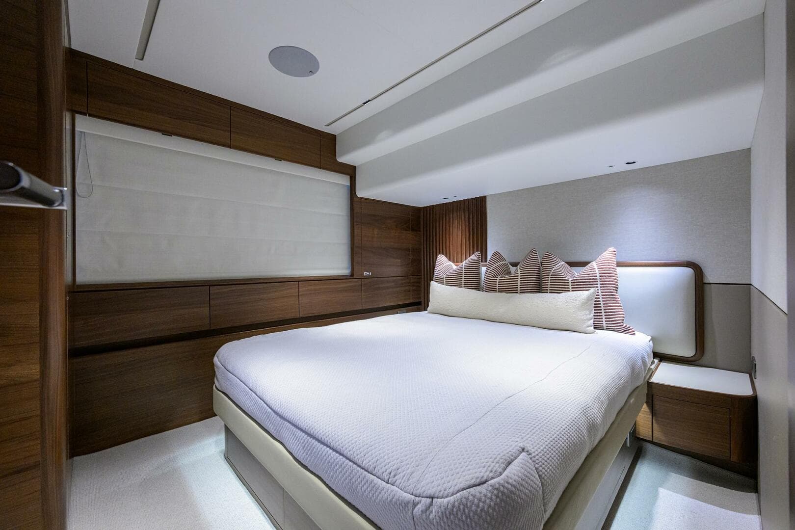 2027 Princess X80 — photo 11