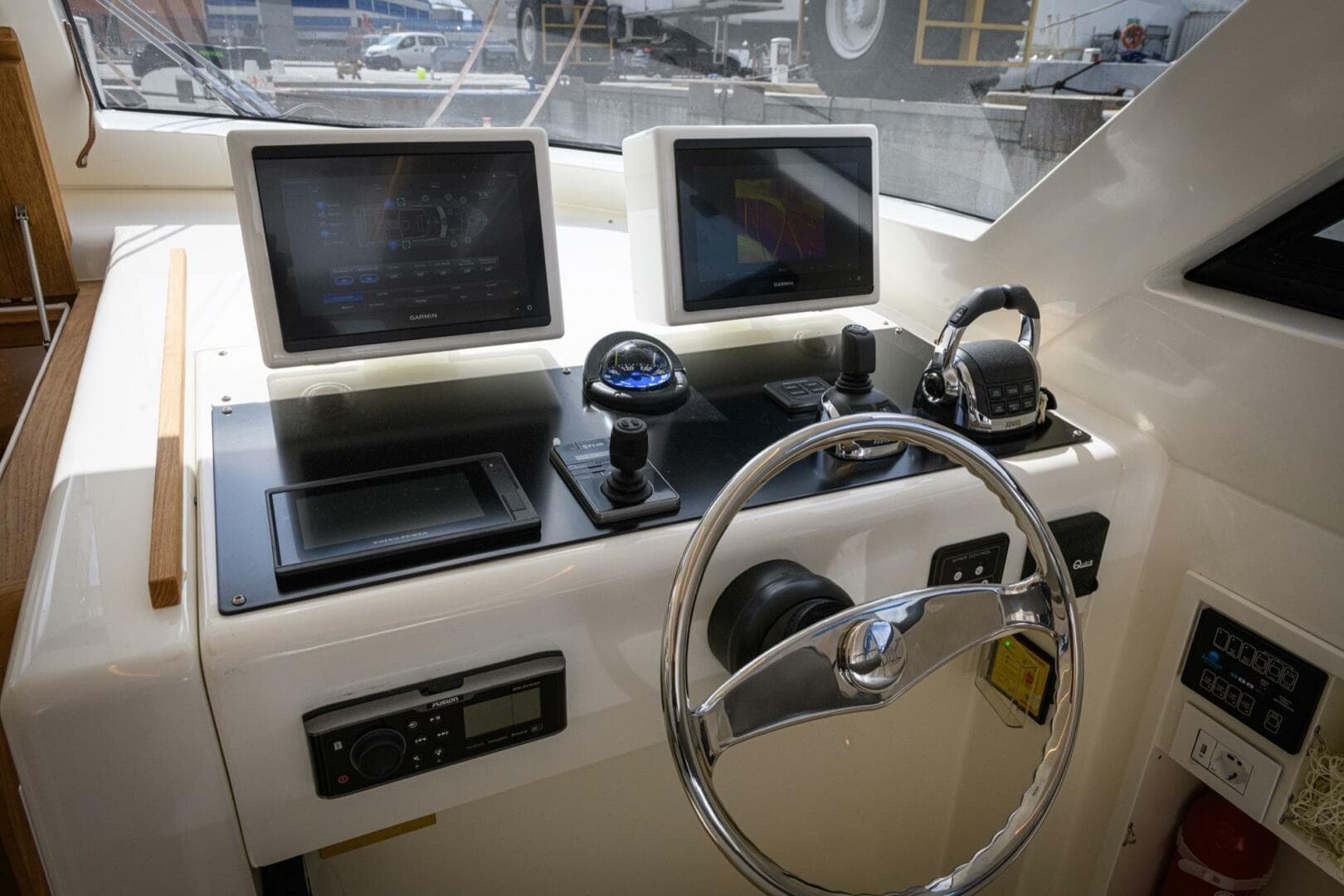 2025 Toy Marine 51 Fly — photo 12