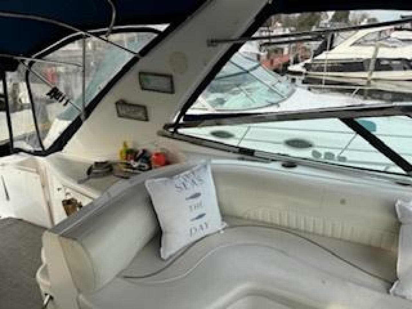 1998 Cruisers Yachts 4270 — photo 13