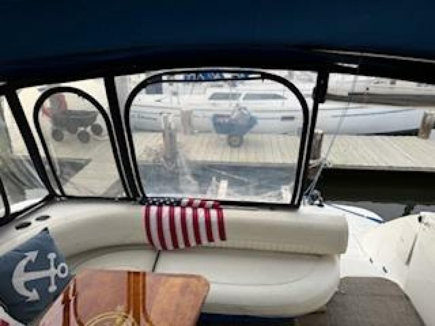 1998 Cruisers Yachts 4270 — photo 10