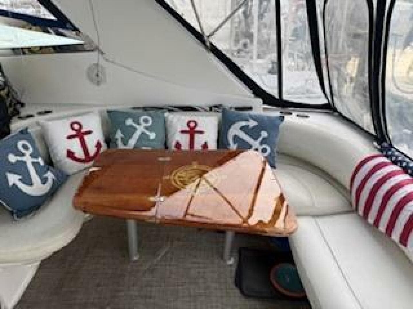 1998 Cruisers Yachts 4270 — photo 8