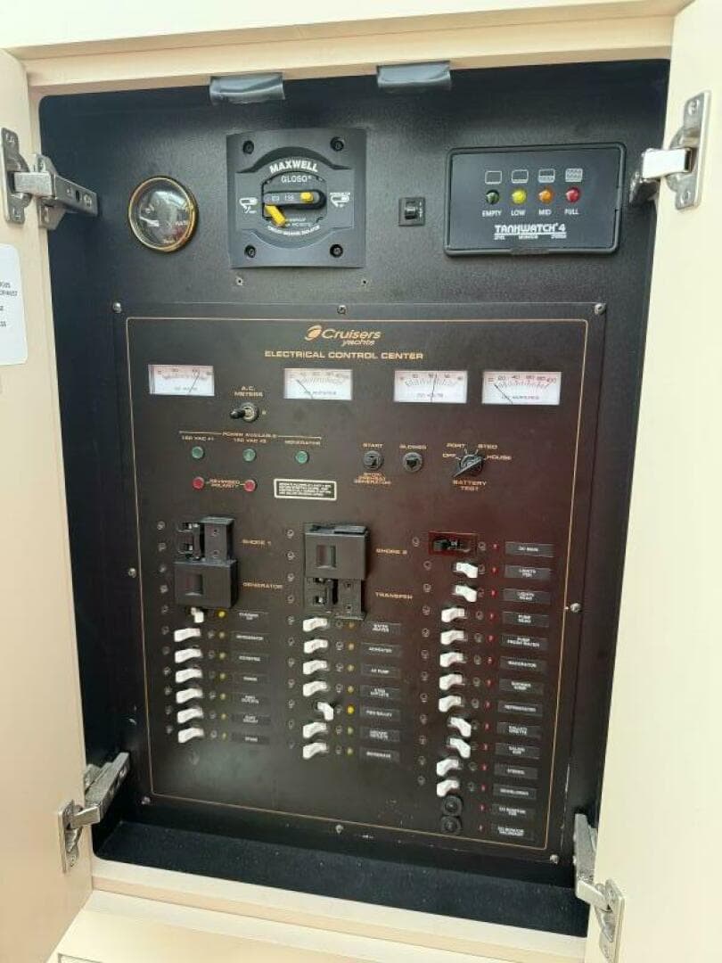 2001 Cruisers 3672 Express — photo 14