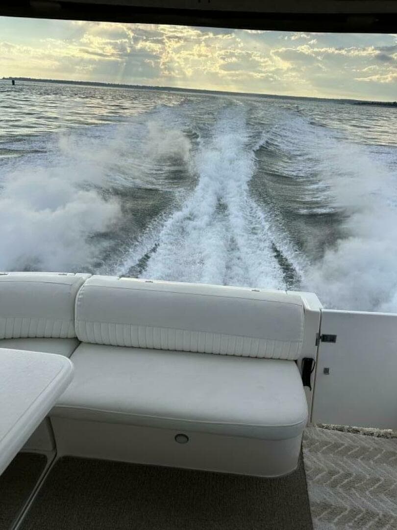 2001 Cruisers 3672 Express — photo 32