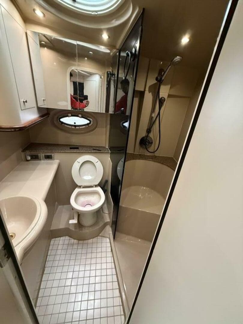 2001 Cruisers 3672 Express — photo 28