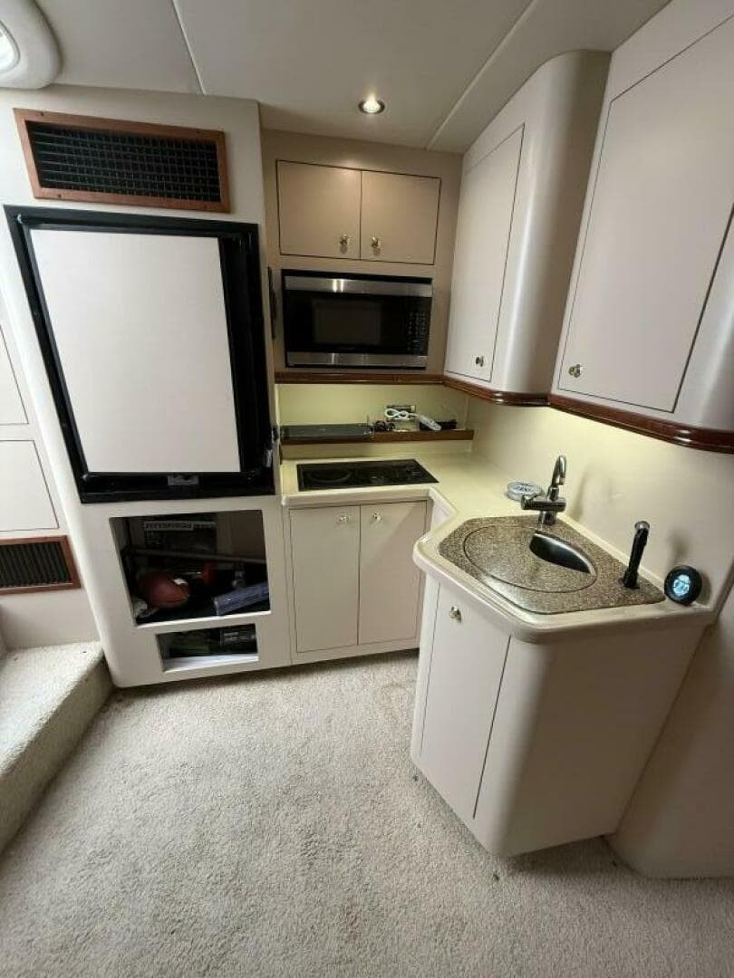 2001 Cruisers 3672 Express — photo 31