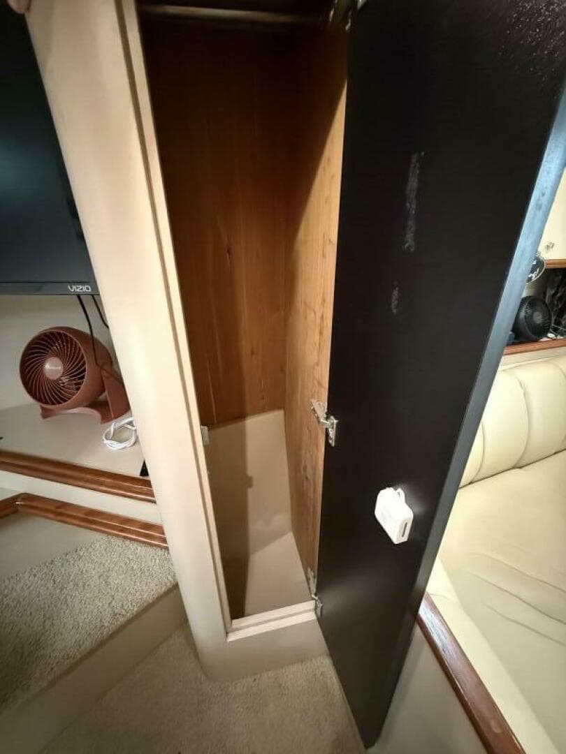 2001 Cruisers 3672 Express — photo 23