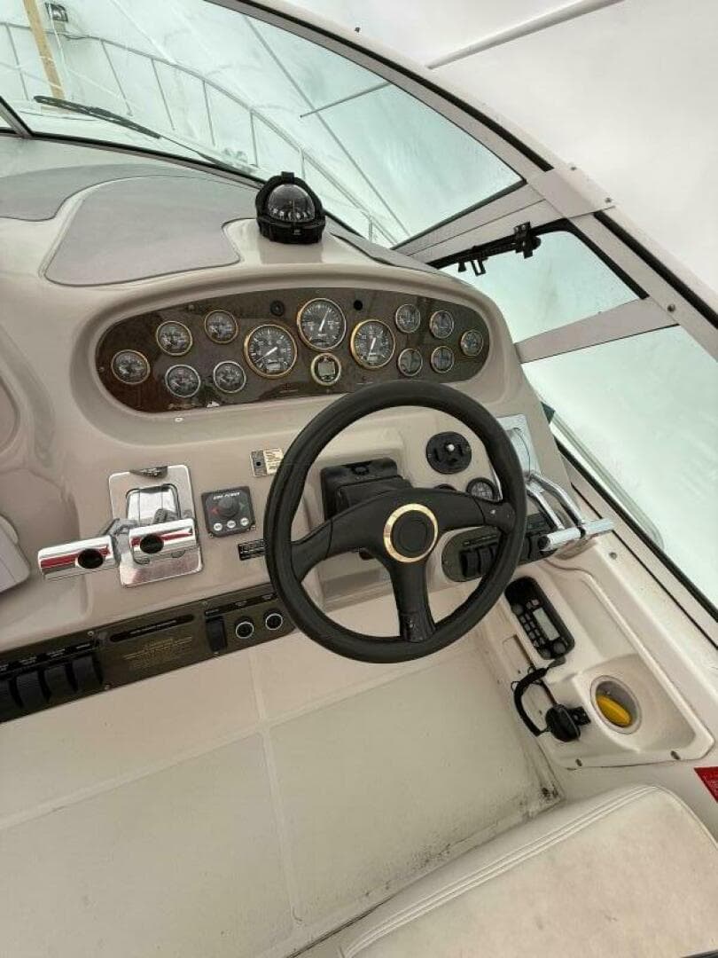 2001 Cruisers 3672 Express — photo 13