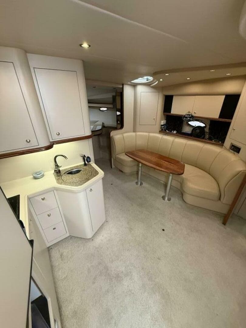 2001 Cruisers 3672 Express — photo 16