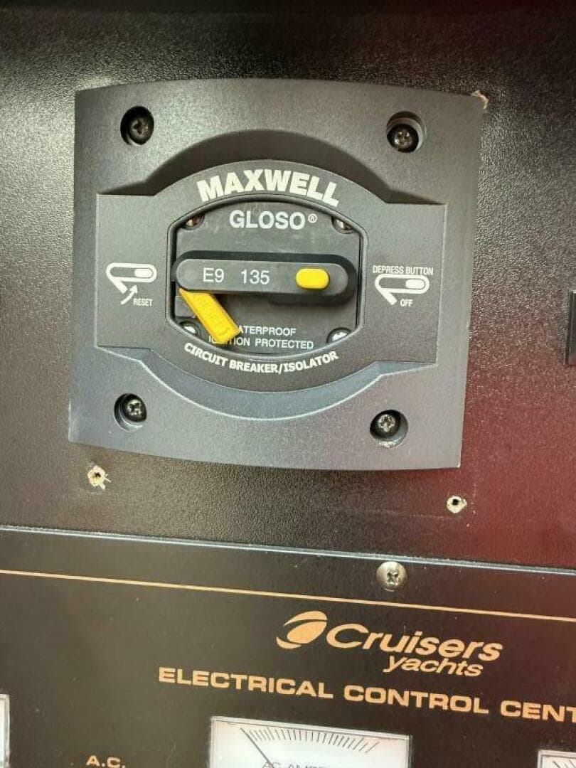 2001 Cruisers 3672 Express — photo 15