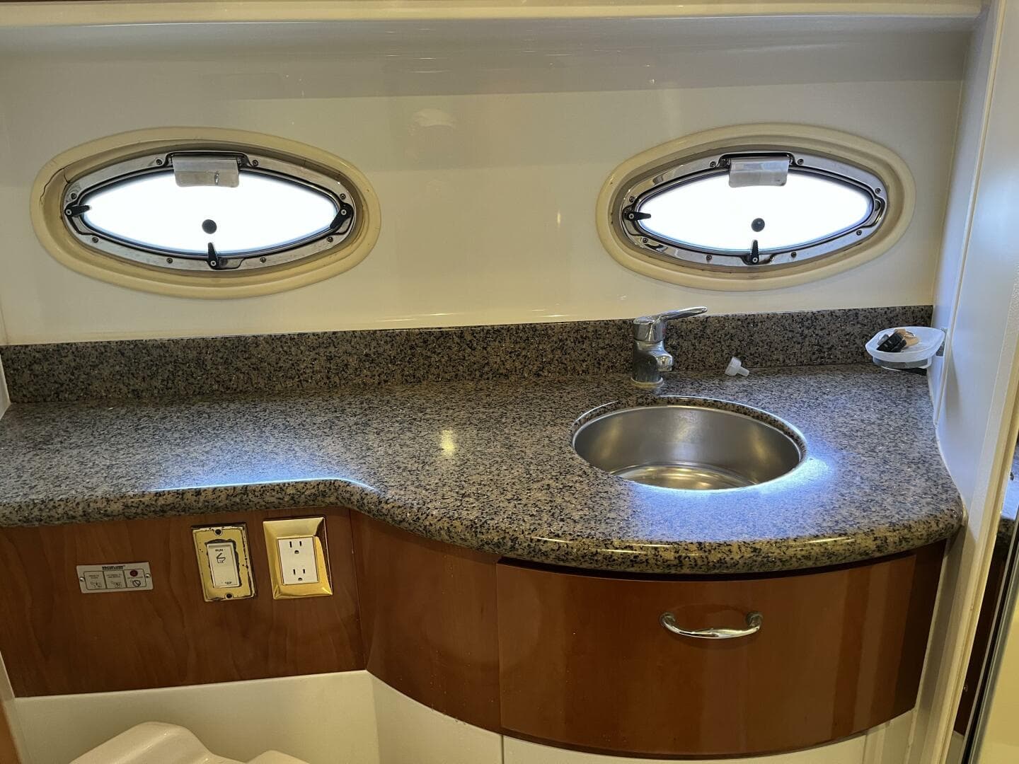 2005 Carver 396 — photo 48