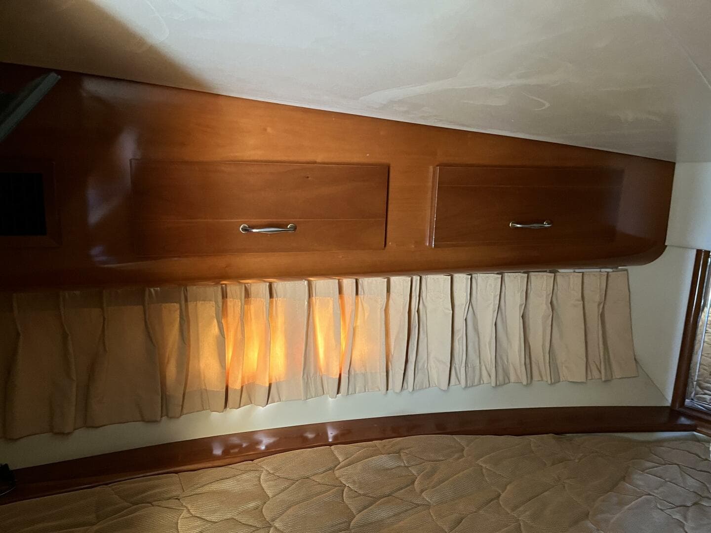 2005 Carver 396 — photo 52