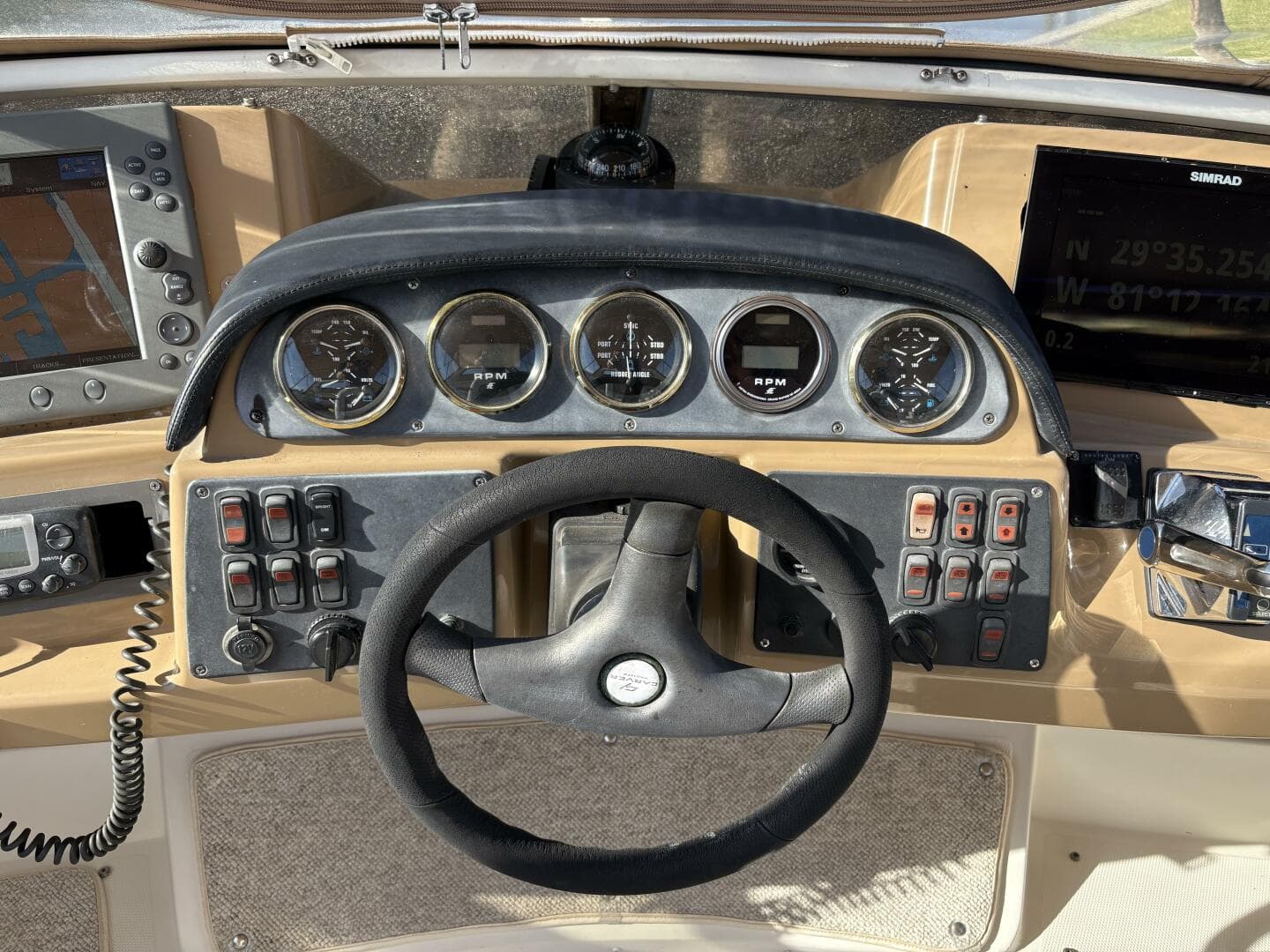 2005 Carver 396 — photo 10