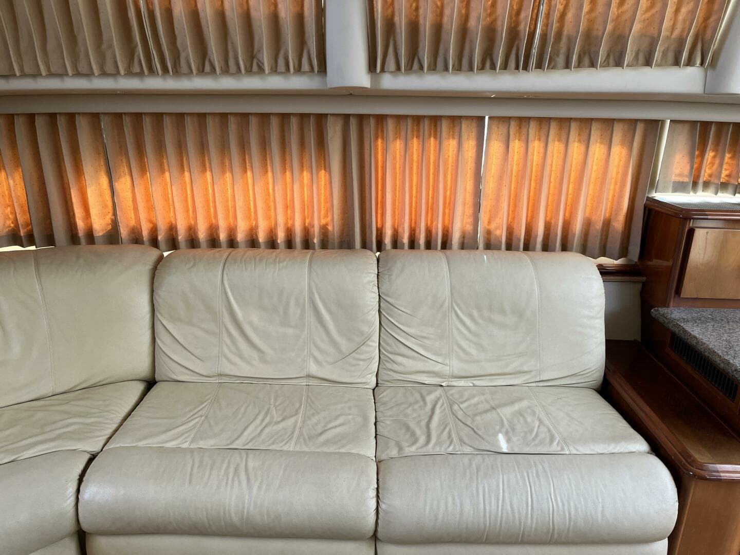 2005 Carver 396 — photo 32