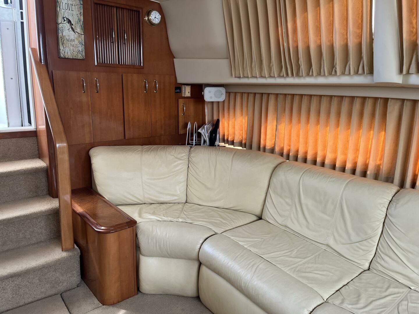 2005 Carver 396 — photo 31