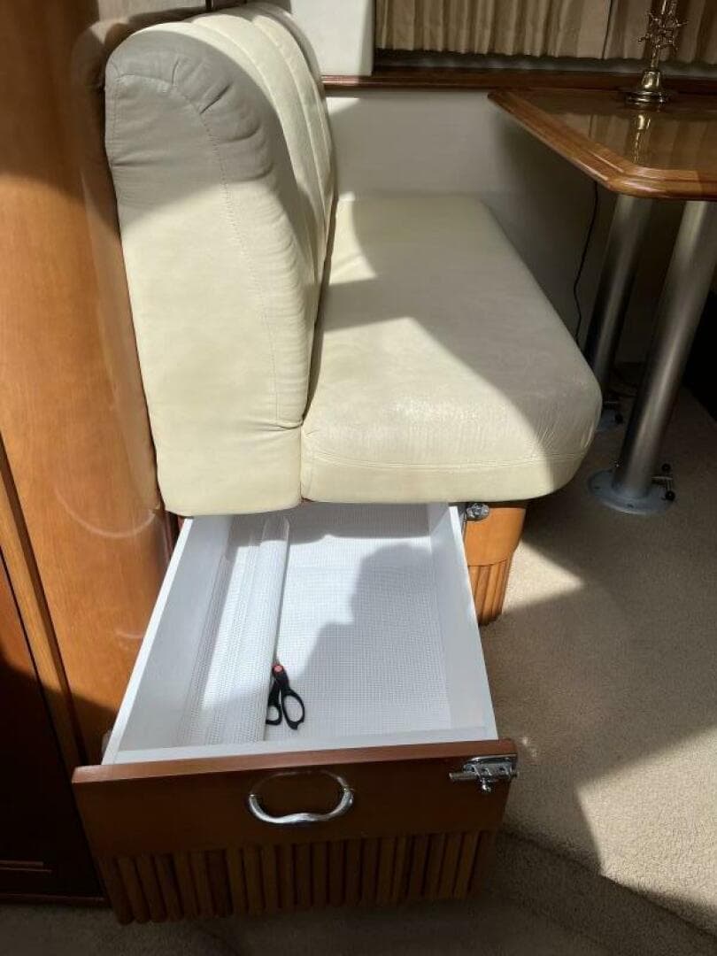 2005 Carver 396 — photo 40