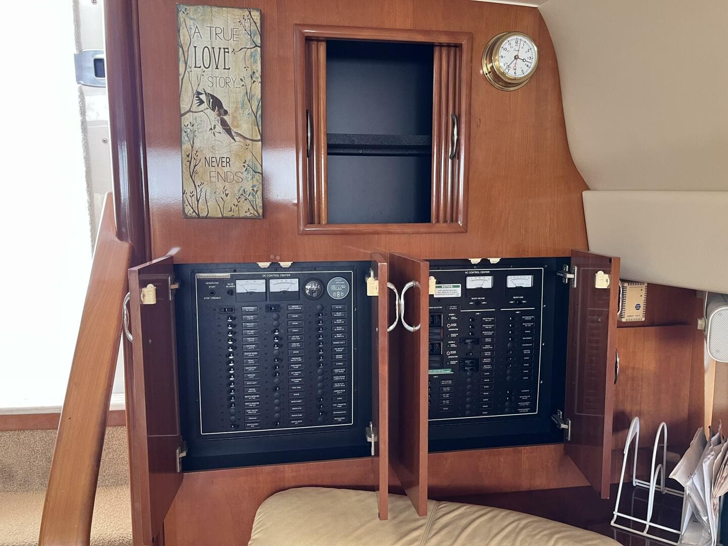 2005 Carver 396 — photo 38