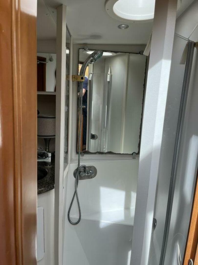 2005 Carver 396 — photo 49