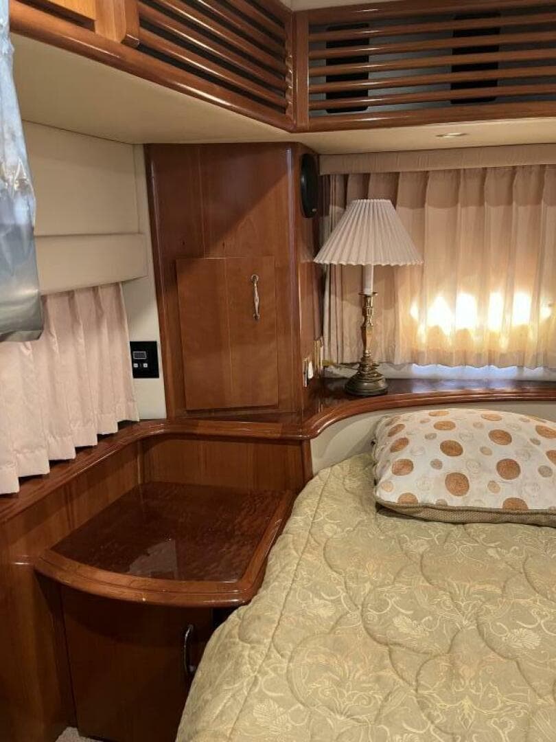 2005 Carver 396 — photo 43