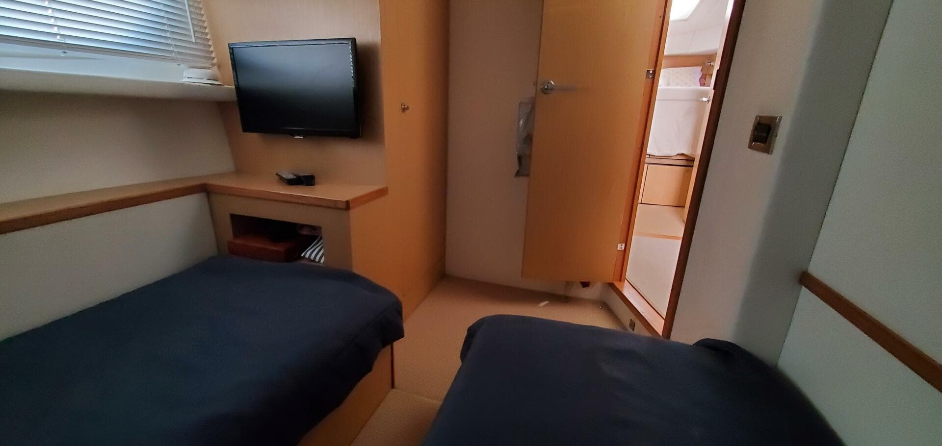 2012 Sea Ray 450 Sedan Bridge — photo 23