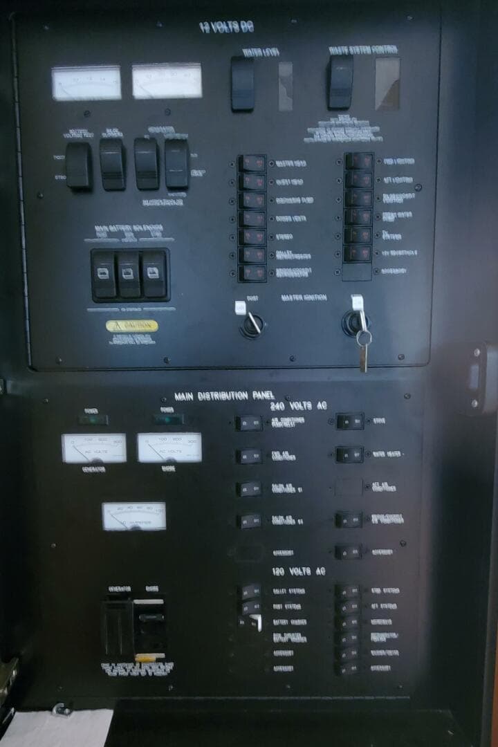 2012 Sea Ray 450 Sedan Bridge — photo 35