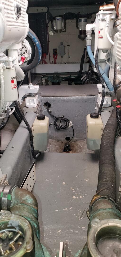 2012 Sea Ray 450 Sedan Bridge — photo 40