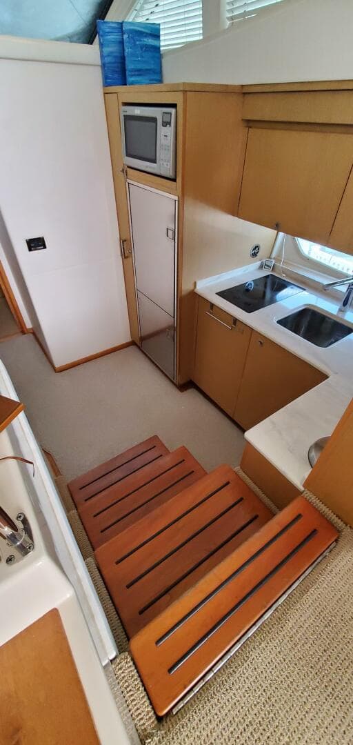 2012 Sea Ray 450 Sedan Bridge — photo 17