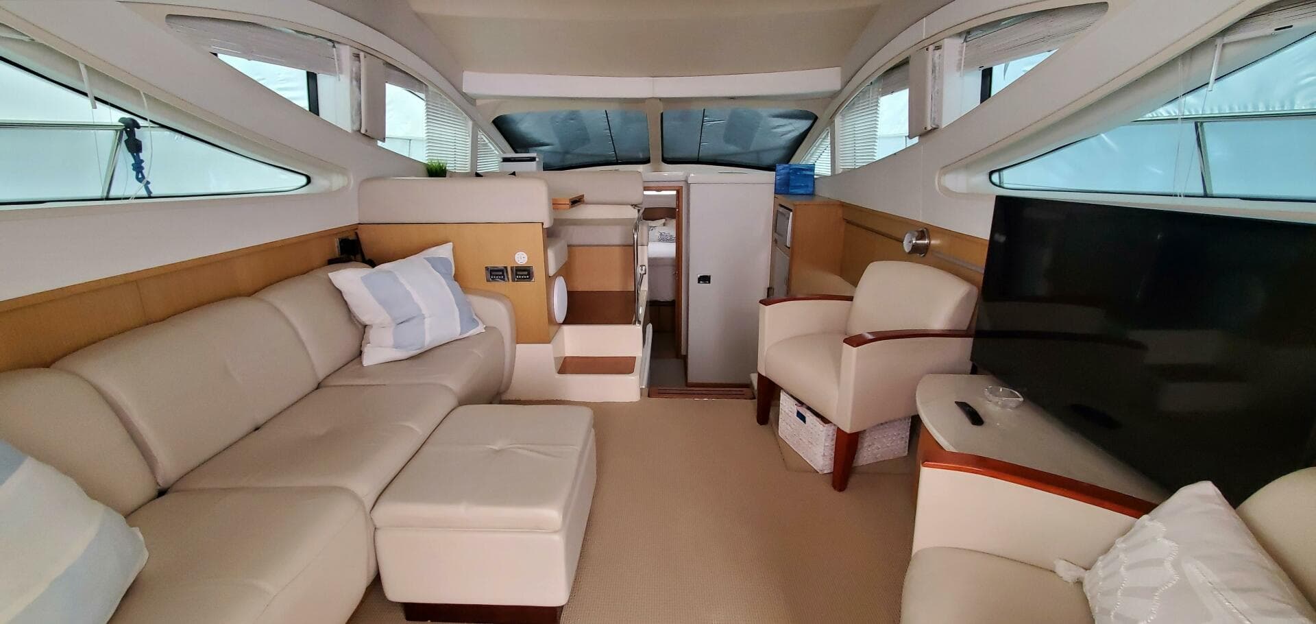 2012 Sea Ray 450 Sedan Bridge — photo 7