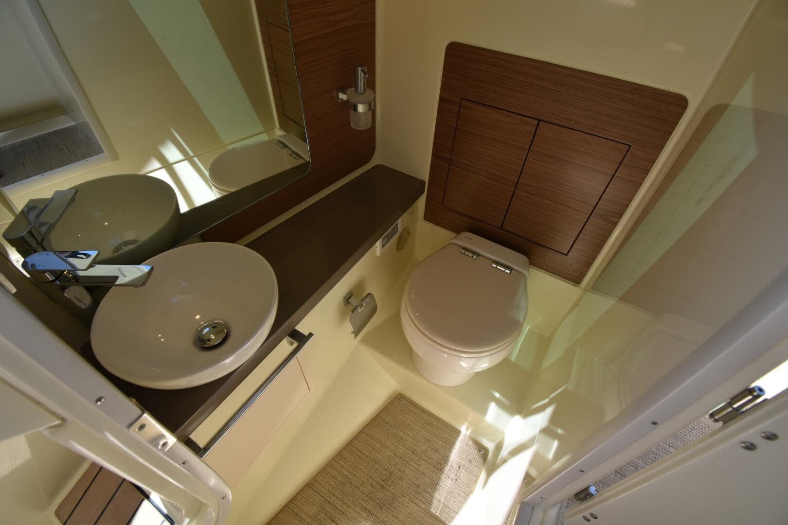 2023 Chris-Craft 31 Launch GT — photo 6