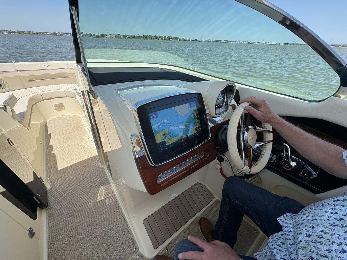 2023 Chris-Craft 31 Launch GT — photo 5