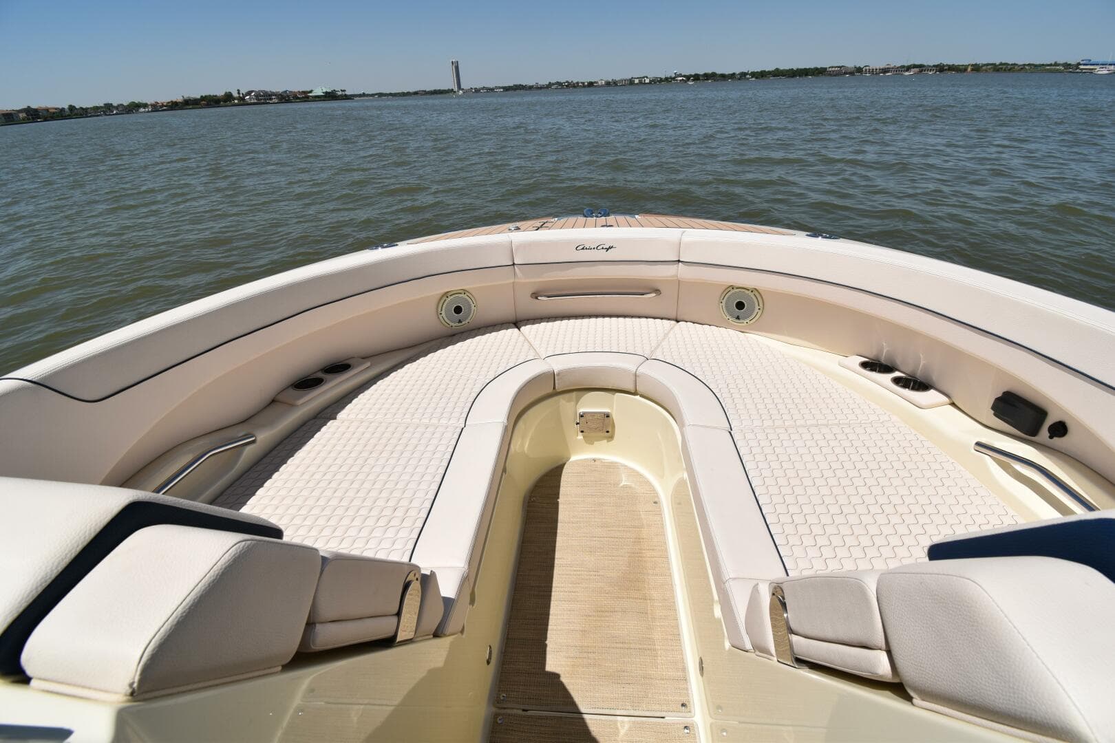 2023 Chris-Craft 31 Launch GT — photo 7