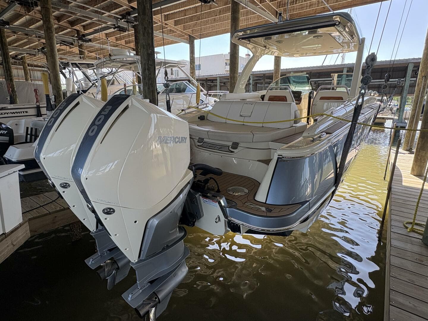 2023 Chris-Craft 31 Launch GT — photo 19