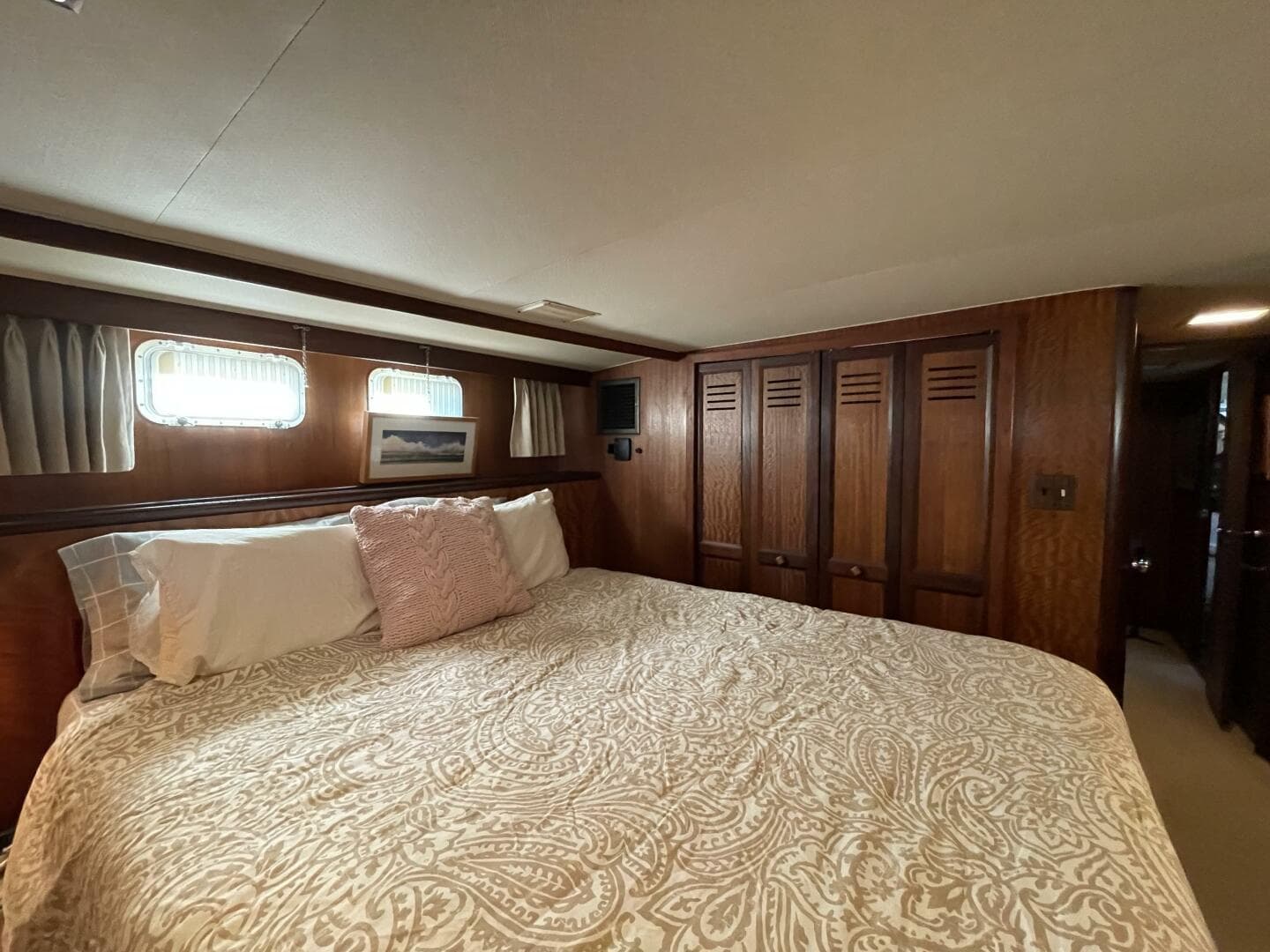 1973 Hatteras Classic — photo 24