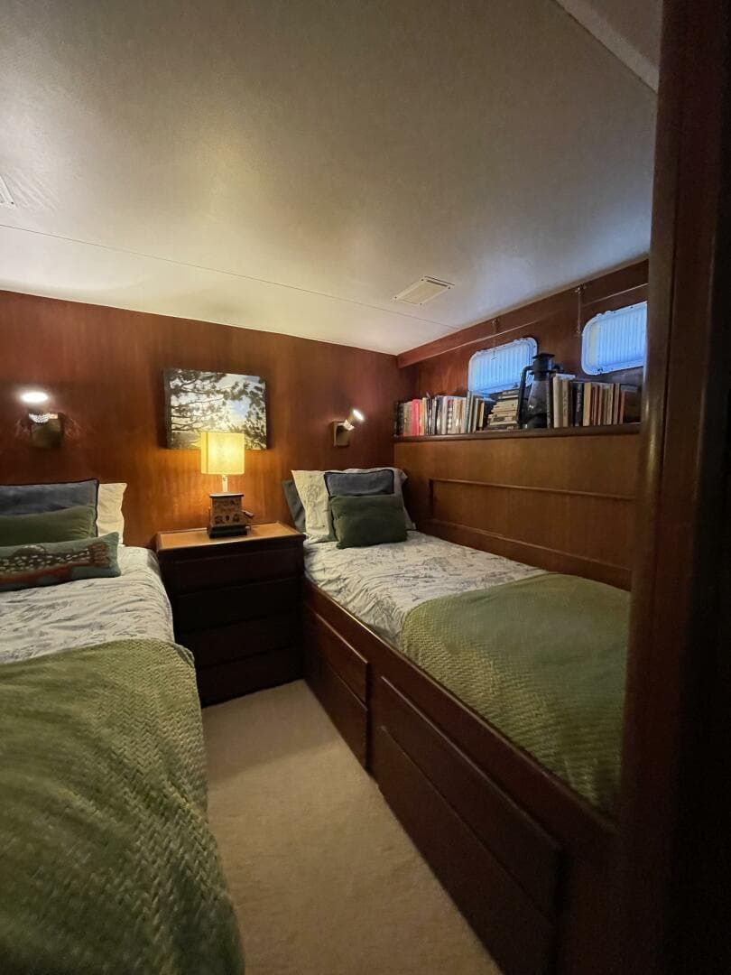 1973 Hatteras Classic — photo 23