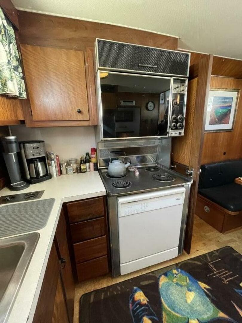 1973 Hatteras Classic — photo 29