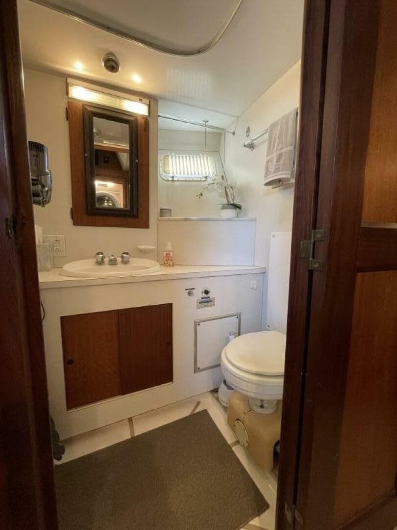 1973 Hatteras Classic — photo 16