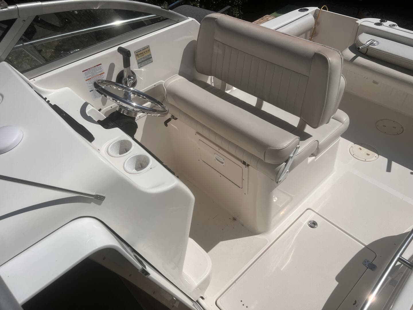 2004 Robalo R225 Walk Around — photo 13