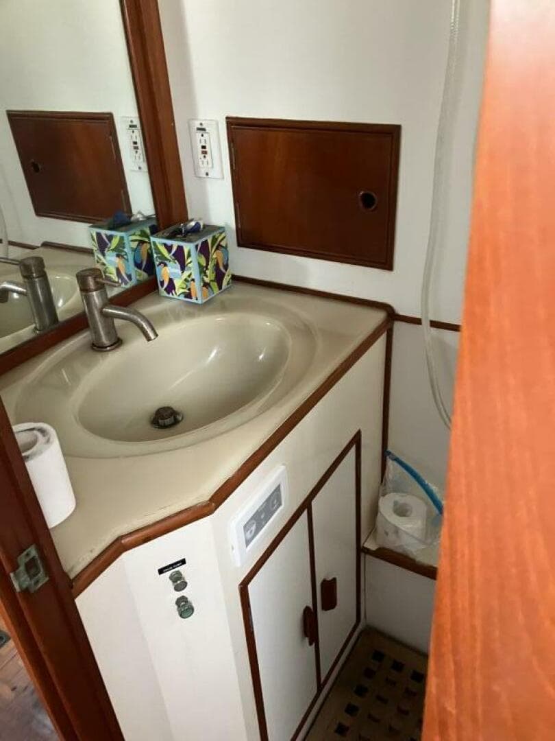 1989 Grand Banks 36 — photo 40