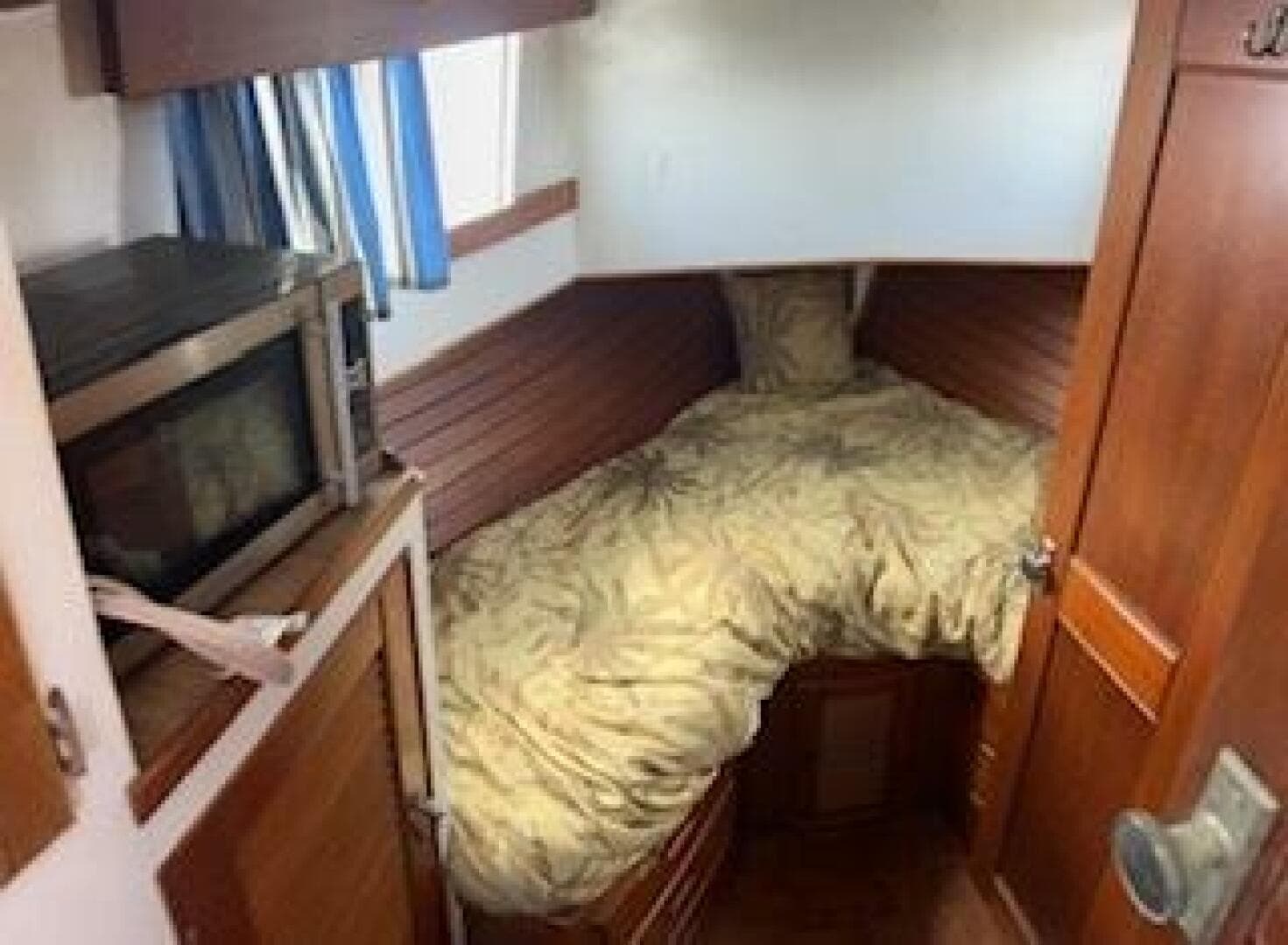 1989 Grand Banks 36 — photo 46