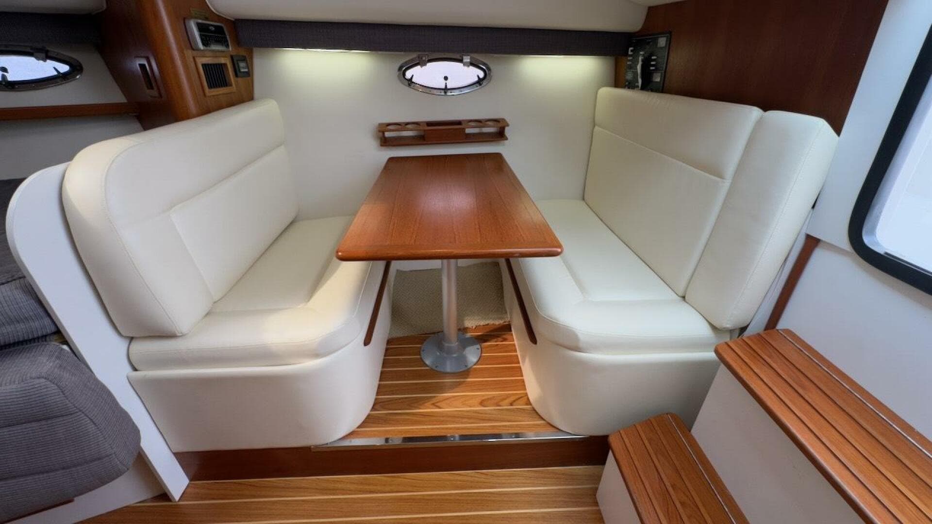 2005 Tiara Yachts 2900 Open — photo 17