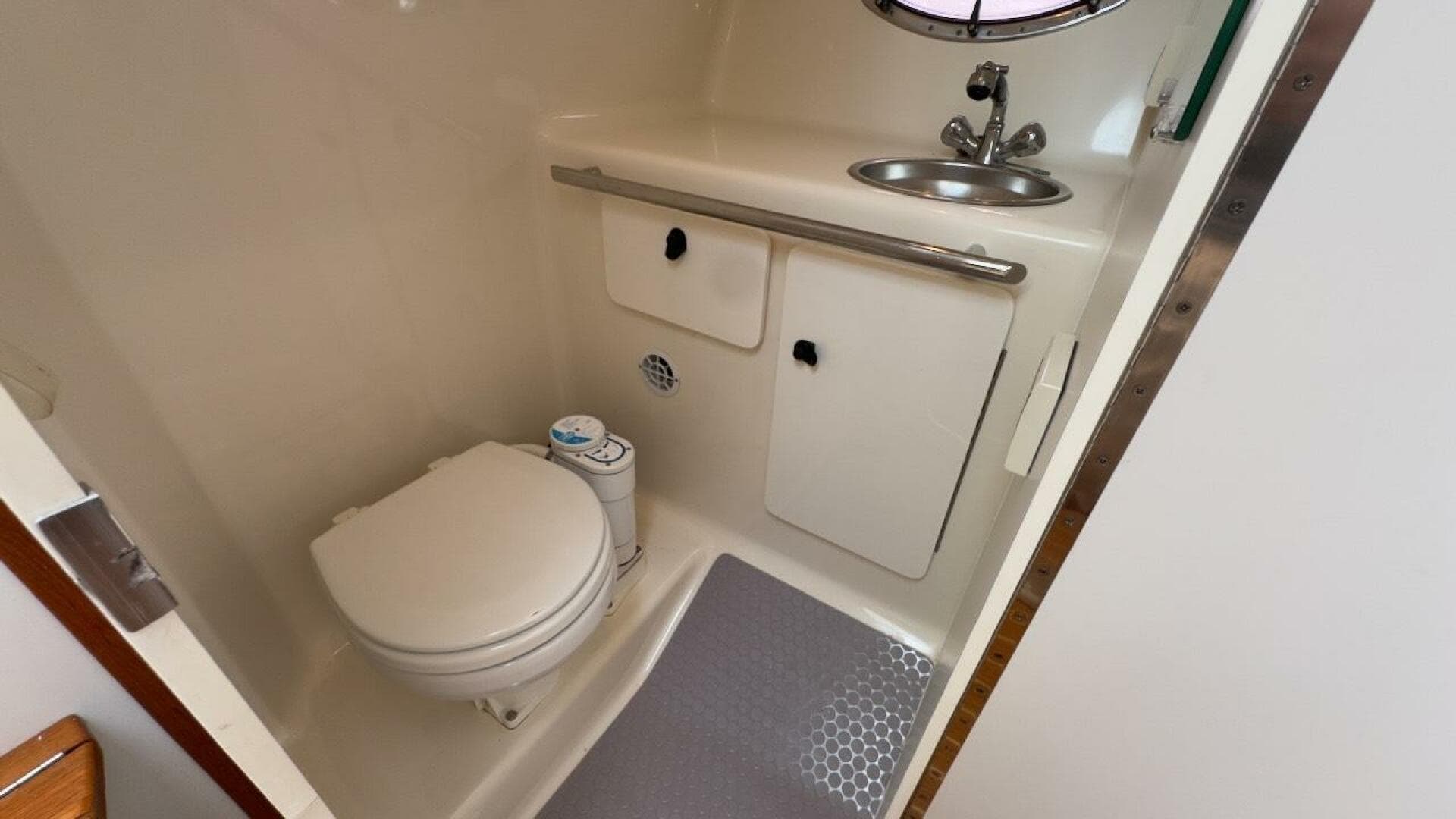 2005 Tiara Yachts 2900 Open — photo 18