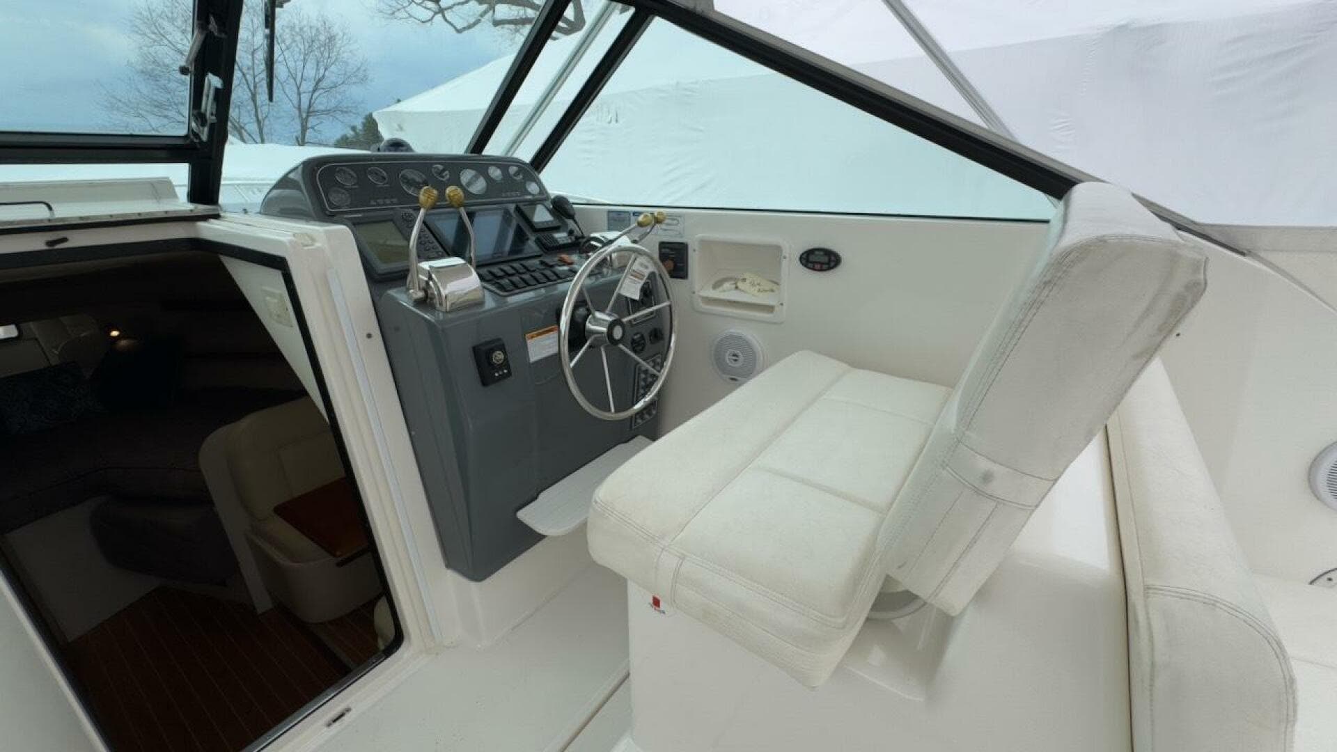 2005 Tiara Yachts 2900 Open — photo 38