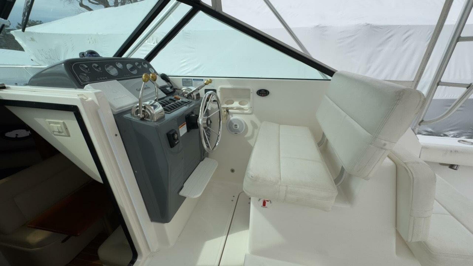 2005 Tiara Yachts 2900 Open — photo 10