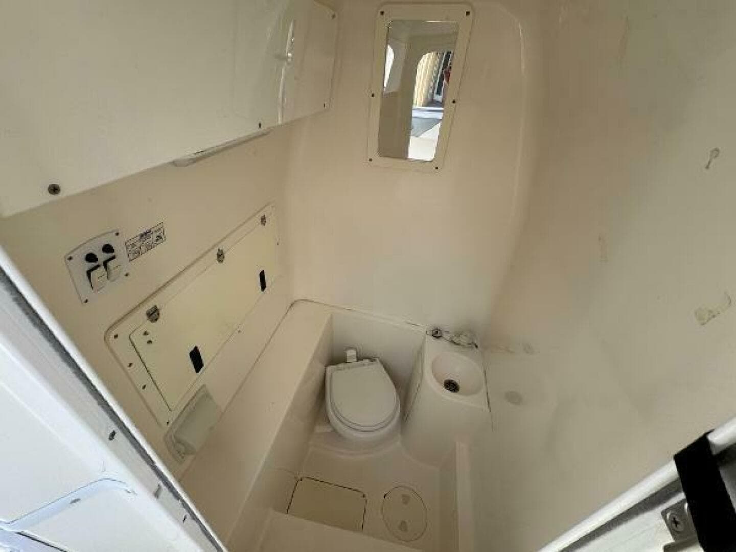 2008 Fountain 34 Center Consoles — photo 19