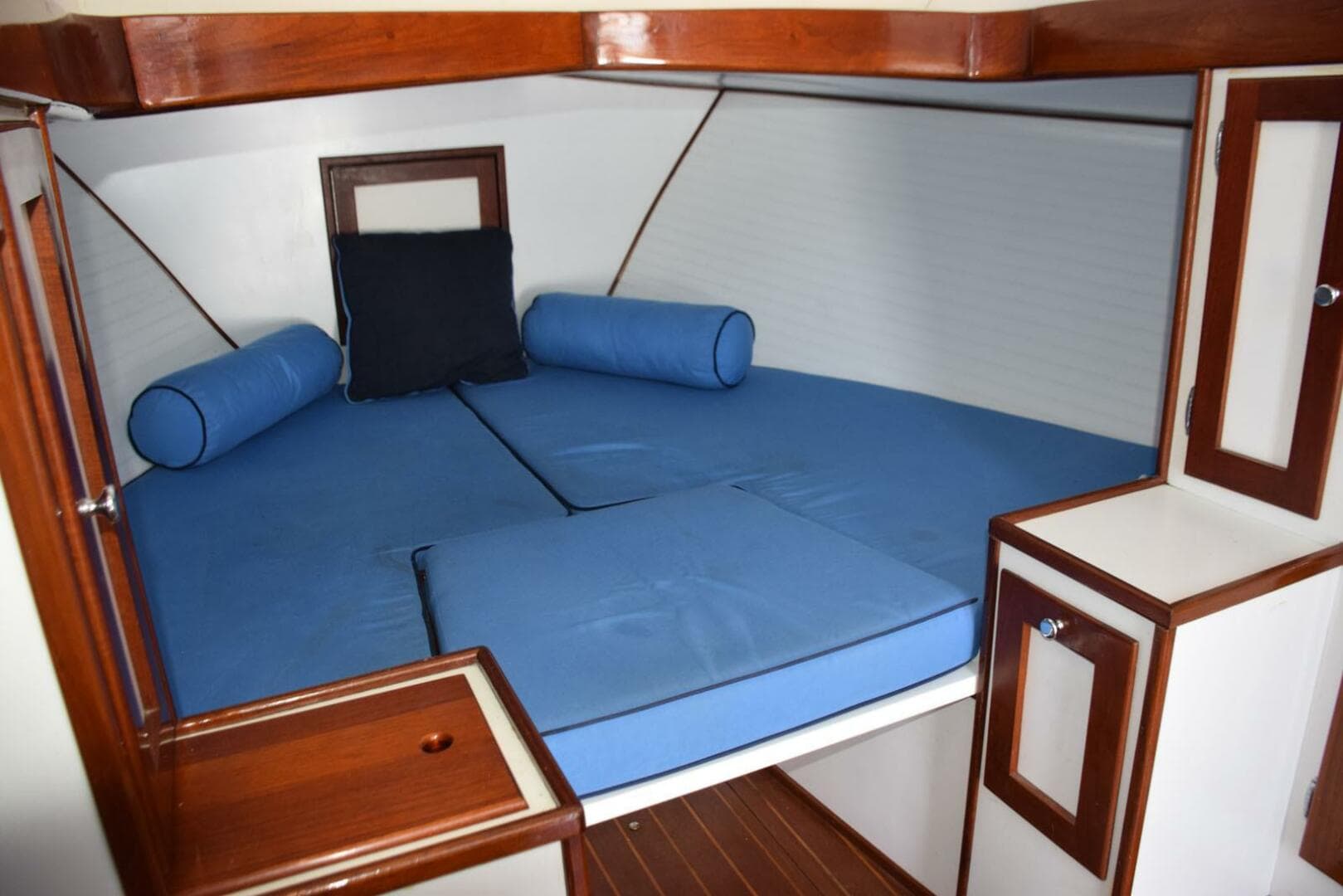 1976 Bertram Flybridge Cruiser — photo 26