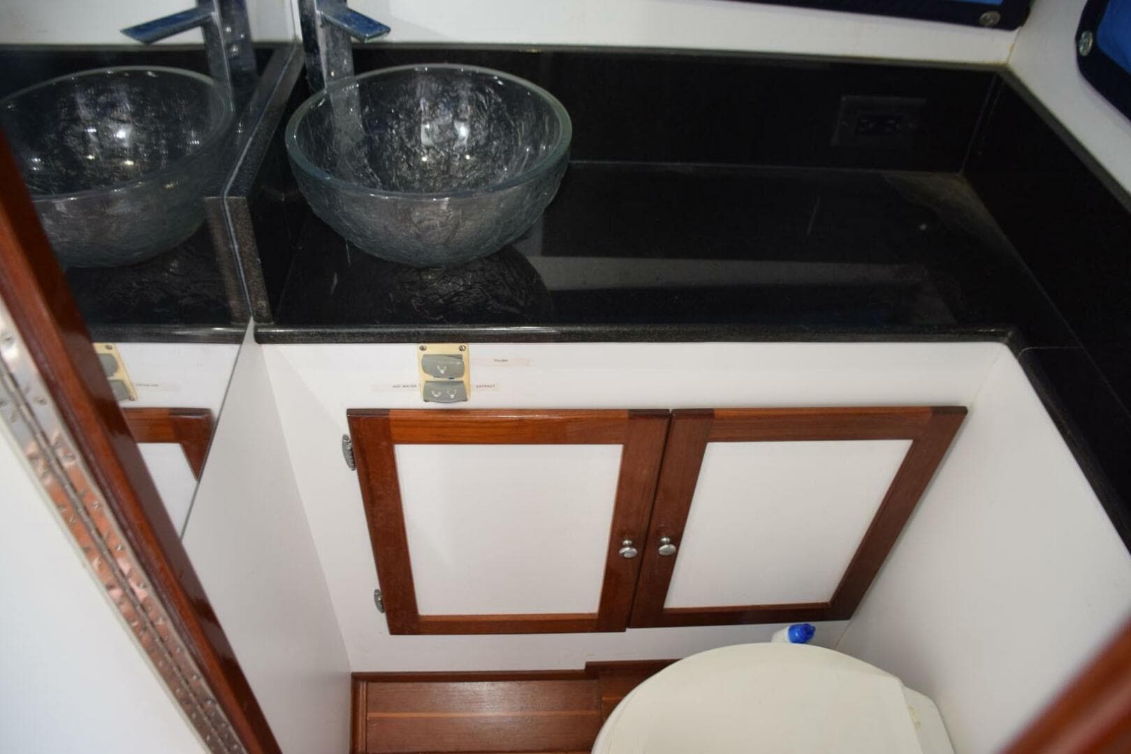 1976 Bertram Flybridge Cruiser — photo 29