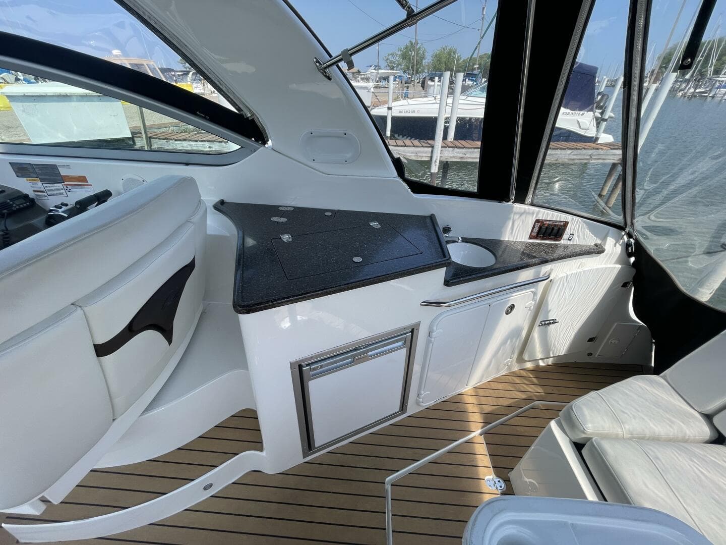 2013 Rinker 310 Express Cruiser — photo 10
